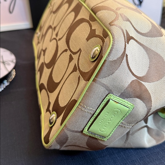 EUC Coach Signature Stripe Kisslock Tote Beige/Lime Green J0969-F13533 - Picture 7 of 15